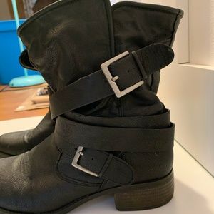 Juniors black buckle boots- size 8
